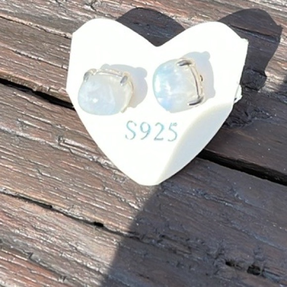 Genuine moonstone .925 studs - Picture 5 of 16